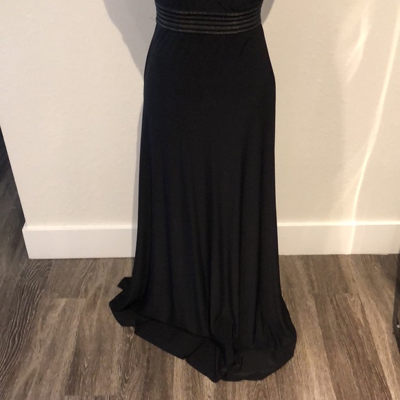 Beautiful black slit dress - Picture 5 of 6